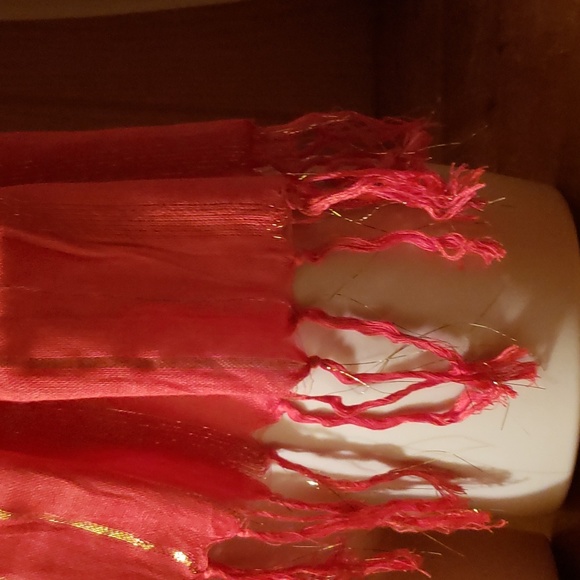 Red scarf with metallic gold - Picture 3 of 4